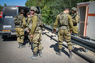 חיילי צה"ל ליד המועצה המקומית שלומי בגליל המערבי