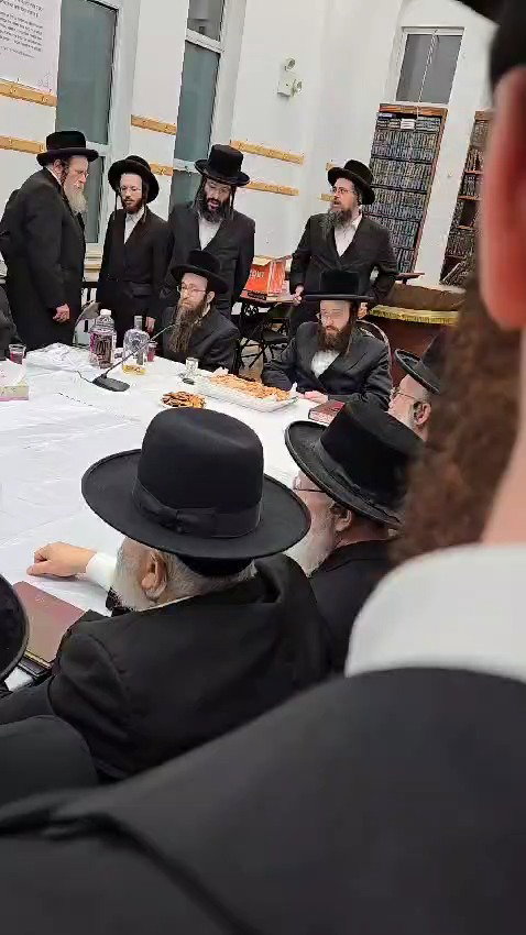 טיש הילולא בקאסוב