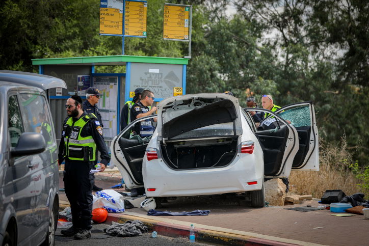"שמעתי 'בום', הזדרזתי מהר לזירה ויריתי; שברתי את החלון וראיתי שהמחבל מנוטרל" | צפו