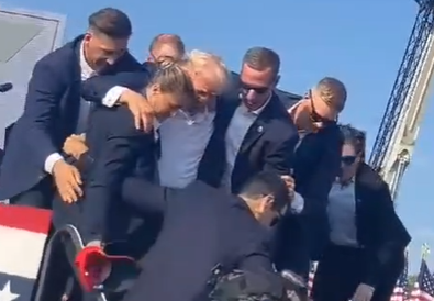 כך דונלד טראמפ מחולץ שניות לאחר ניסיון ההתנקשות | צפו