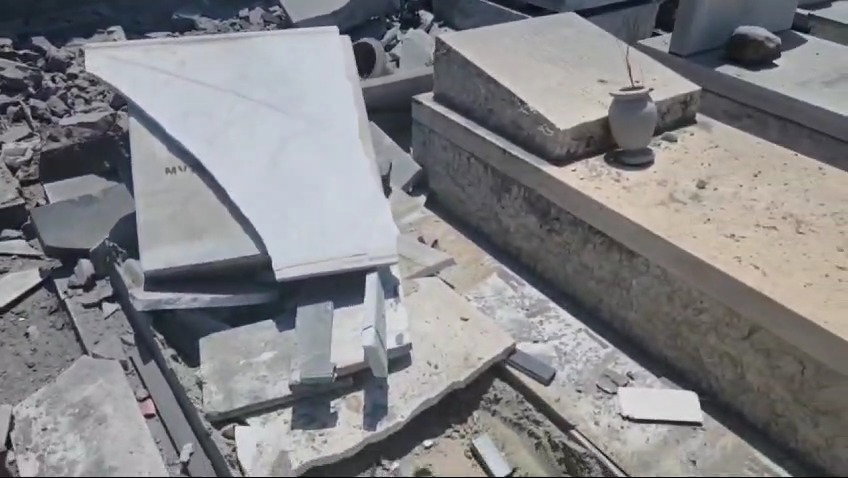 צפו בתוצאות הפגיעה הישירה בבית העלמין בקריית שמונה