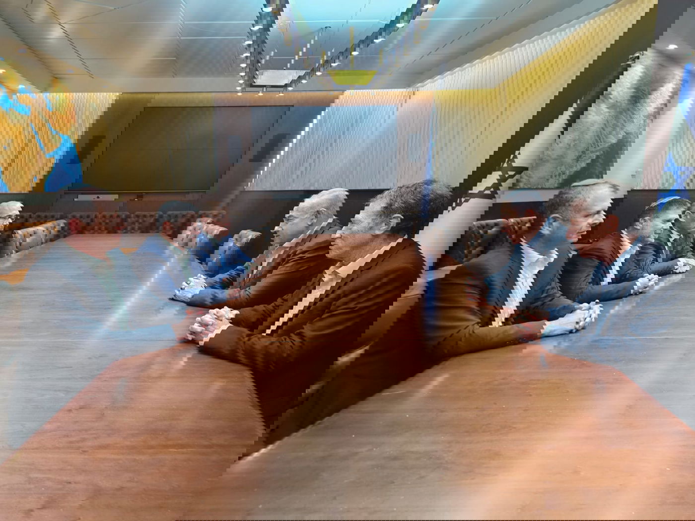 הפגישה על התקציב, היום