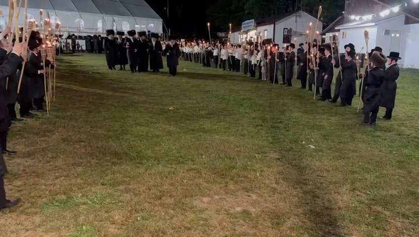 מעמד ה'באגלייטען' במוצאי שבת