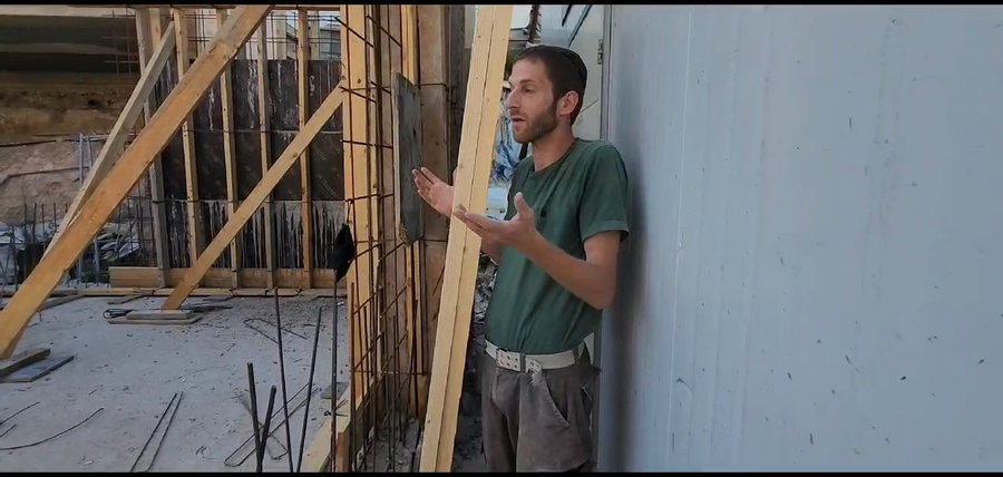 צפו בתיעוד ההזוי מבית שמש: בית כנסת 'בני עליה' נסגר ונחסם על ידי בית כנסת אחר עם היתרים מפוקפקים