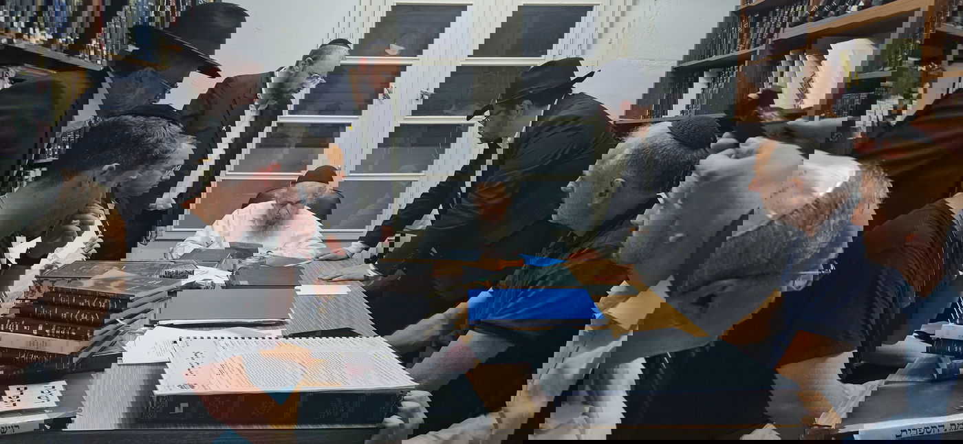 משפחות החטופים אצל הגר"ד לנדו