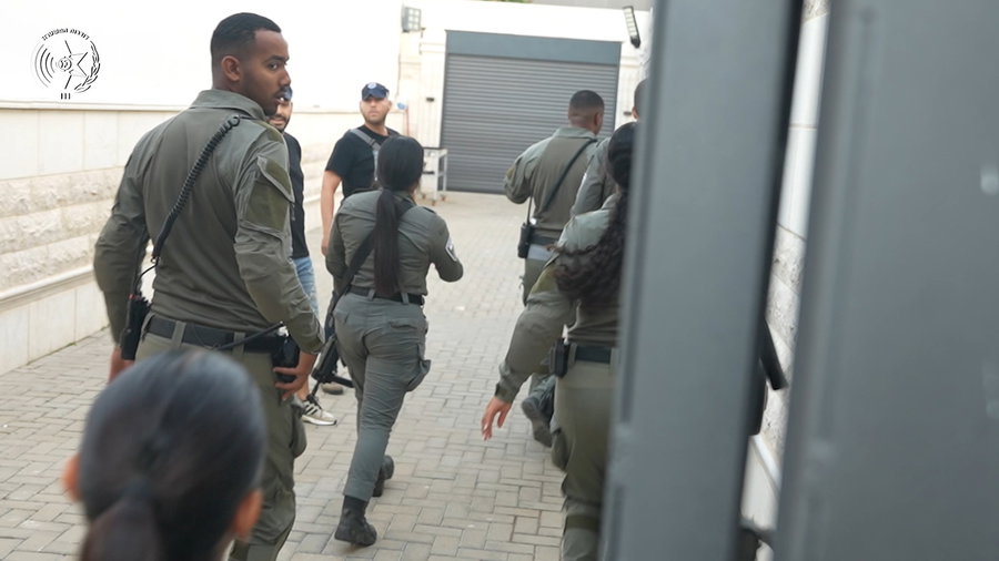 צפו בפשיטת המשטרה היום על מעוז הפשע