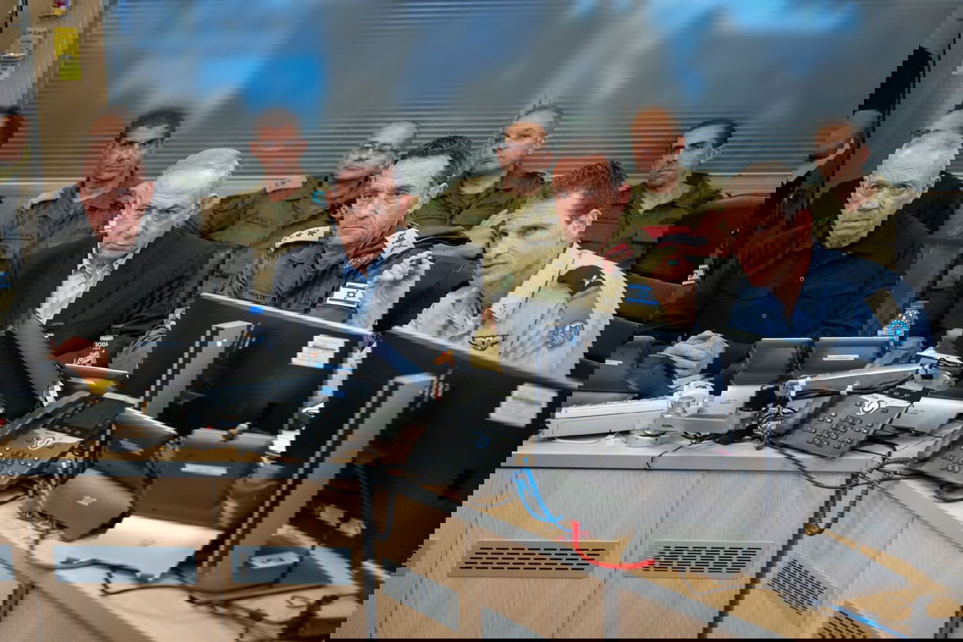 רה"מ עם שר הביטחון והרמטכ"ל בקריה בזמן התקיפה בתימן 