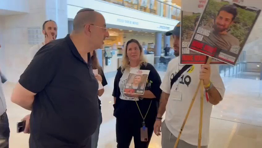 ואטורי עם משפחות החטופים, היום