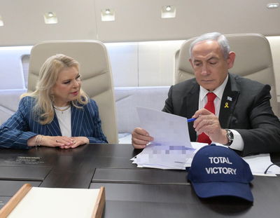 עם נועה ארגמני ואב הלוחם האמיץ: נתניהו המריא במטוס "כנף ציון" החדש לוושינגטון