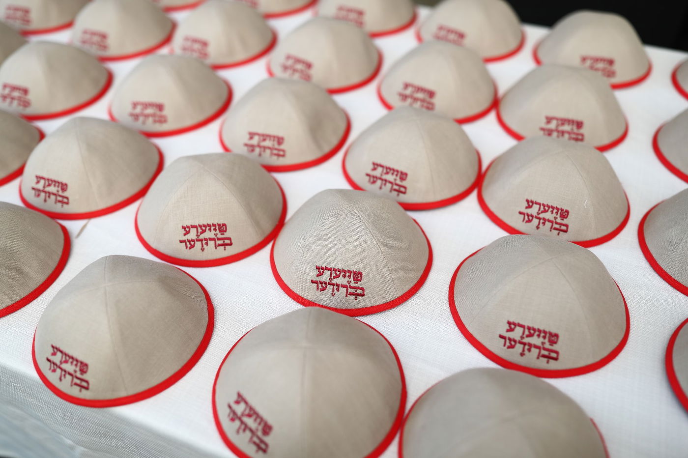 הצלם החרדי מאיר אלפסי חגג בר מצווה לבנו | צפו בגלריה