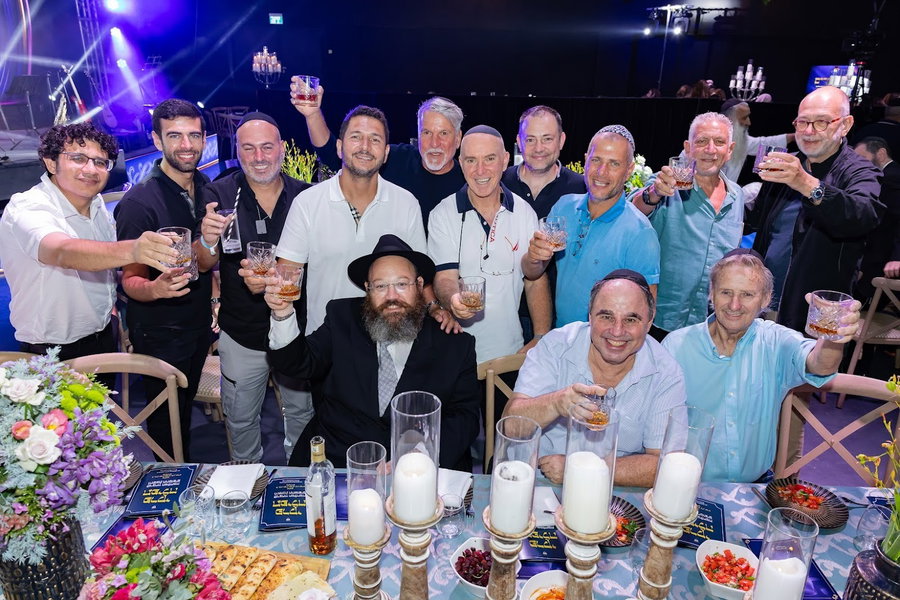 יום ההילולא ה-30 לרבי מליובאוויטש זצוק"ל: אלפי תל-אביביים בערב מרגש