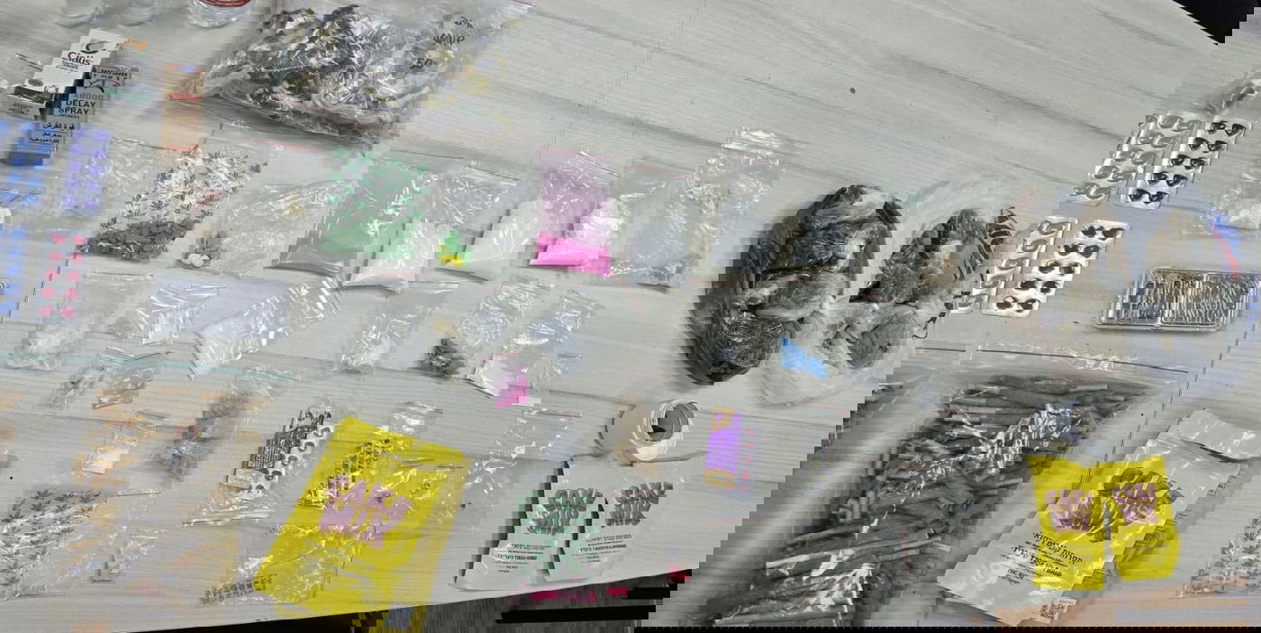 צעיר מבני ברק נעצר: בדירתו נמצאו מגוון רחב של חומרים החשודים כסם