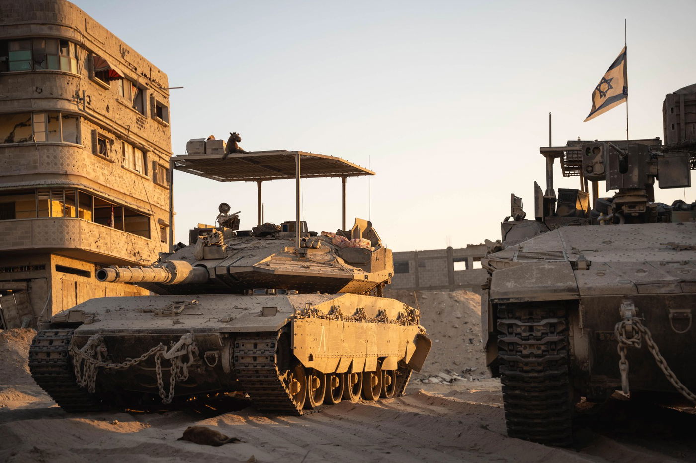 תיעוד מהשטח: כך חוסלו מחבלים ואותר אמל"ח ליד פיר מנהרה בחדר ילדים ברפיח 