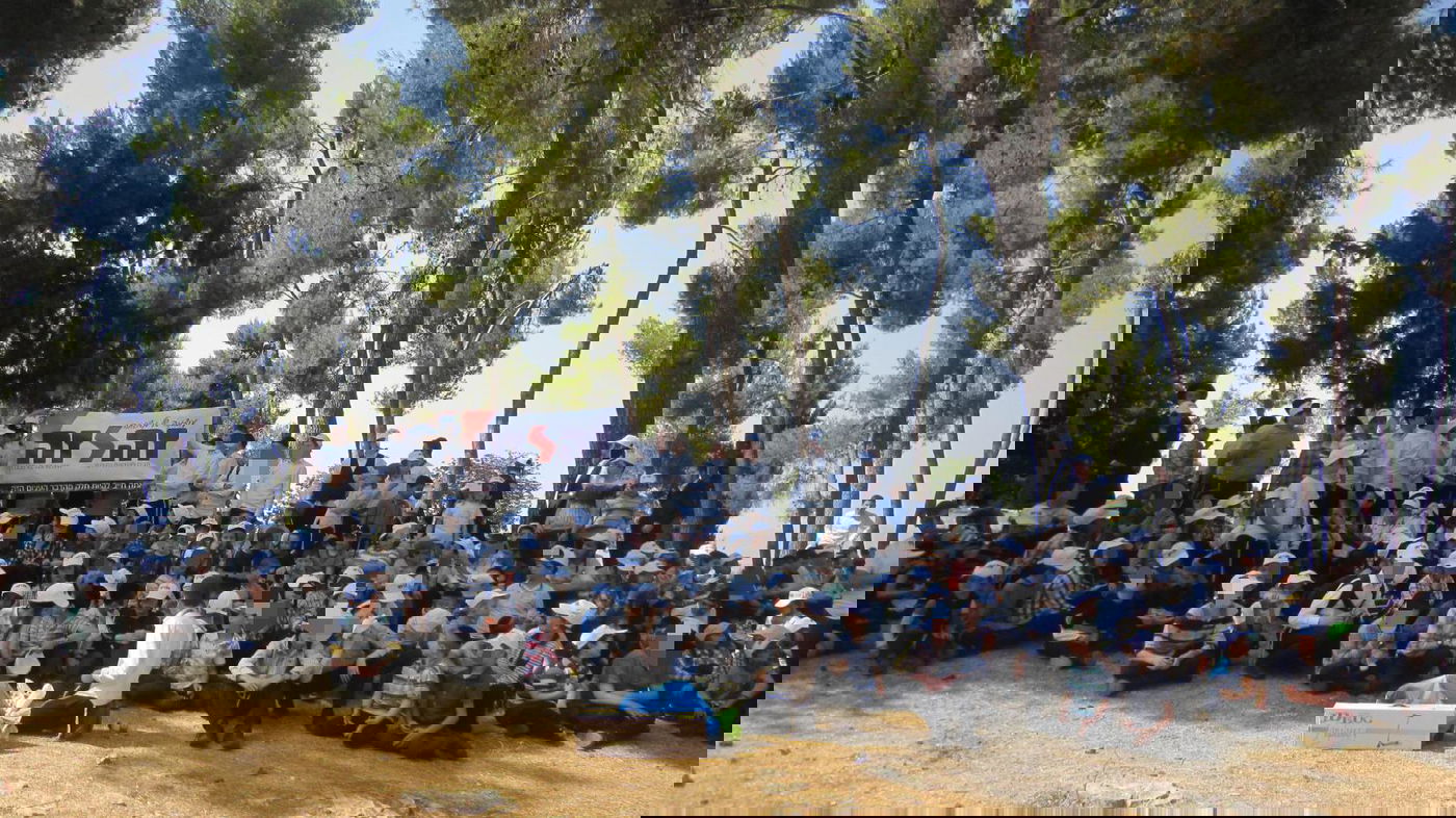 מאירעי העבר של זה לזה