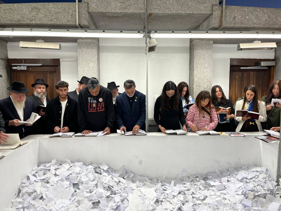 סגירת מעגל מרגשת: נועה ארגמני ומשפחות החטופים הגיעו לאוהל הרבי מליובאוויטש