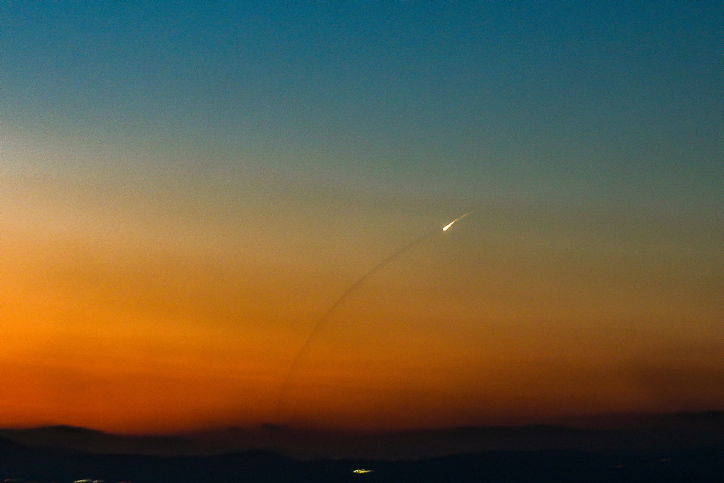 התחזית לימים אלו: גם עליה קלה בטמפרטורות - וגם טפטופים