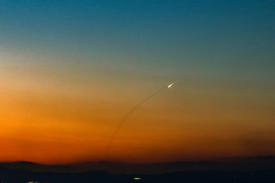 התחזית לימים אלו: גם עליה קלה בטמפרטורות - וגם טפטופים