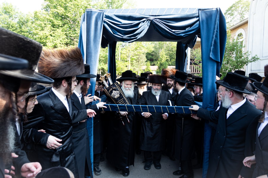 הכנסת ספר תורה בבאבוב