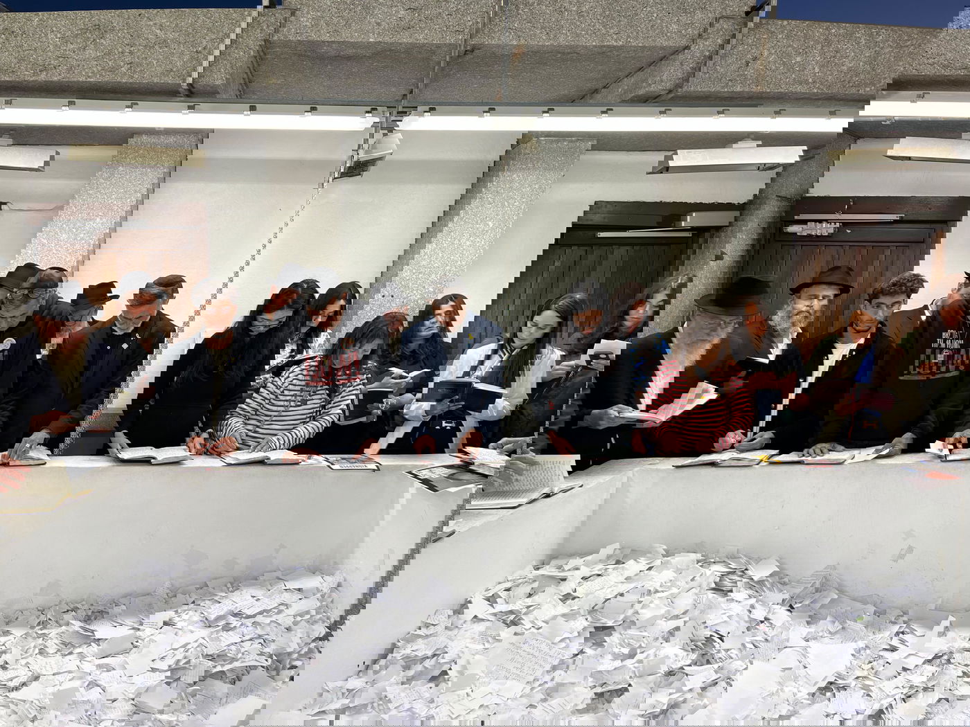 סגירת מעגל מרגשת: נועה ארגמני ומשפחות החטופים הגיעו לאוהל הרבי מליובאוויטש