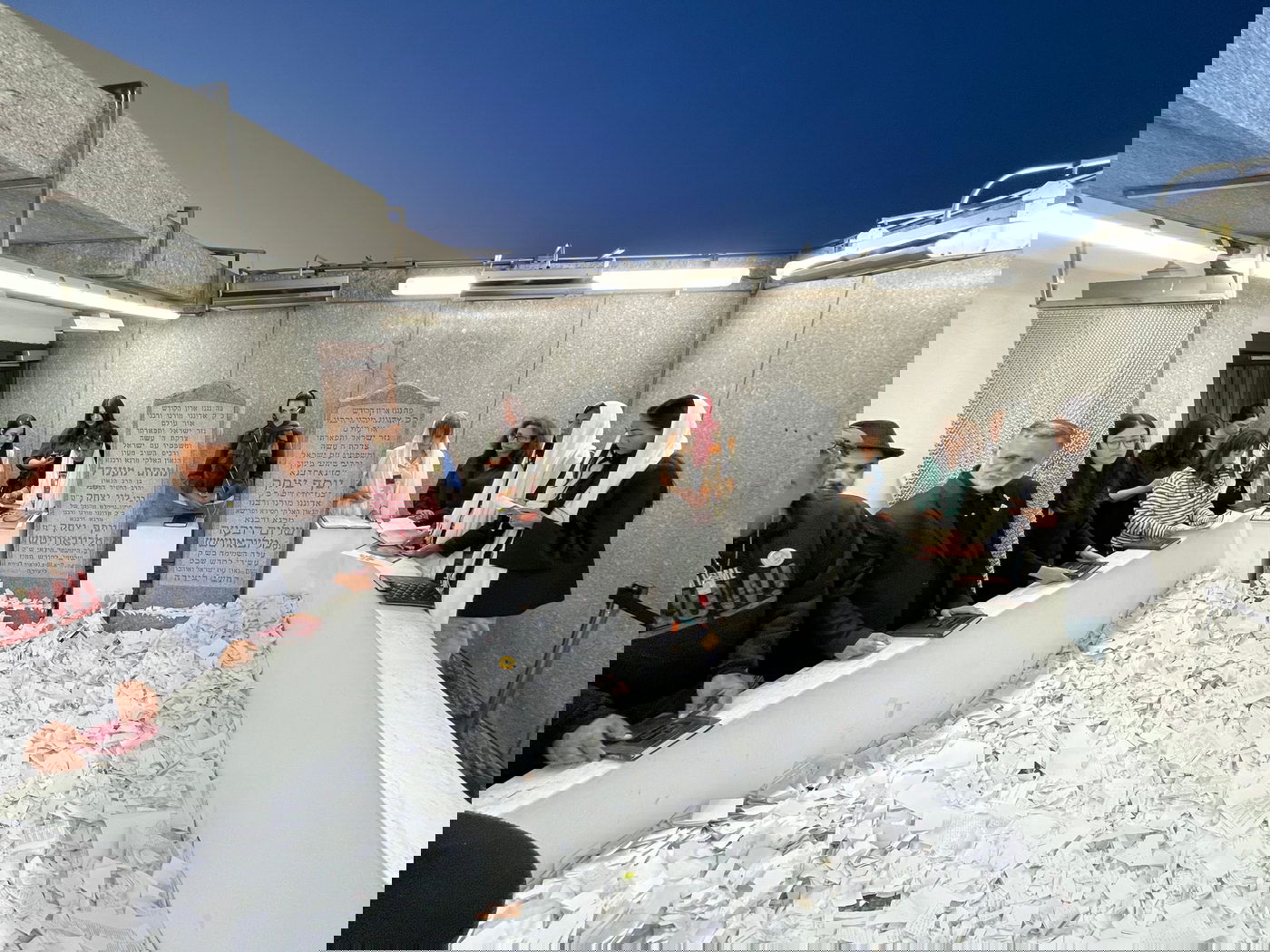 סגירת מעגל מרגשת: נועה ארגמני ומשפחות החטופים הגיעו לאוהל הרבי מליובאוויטש