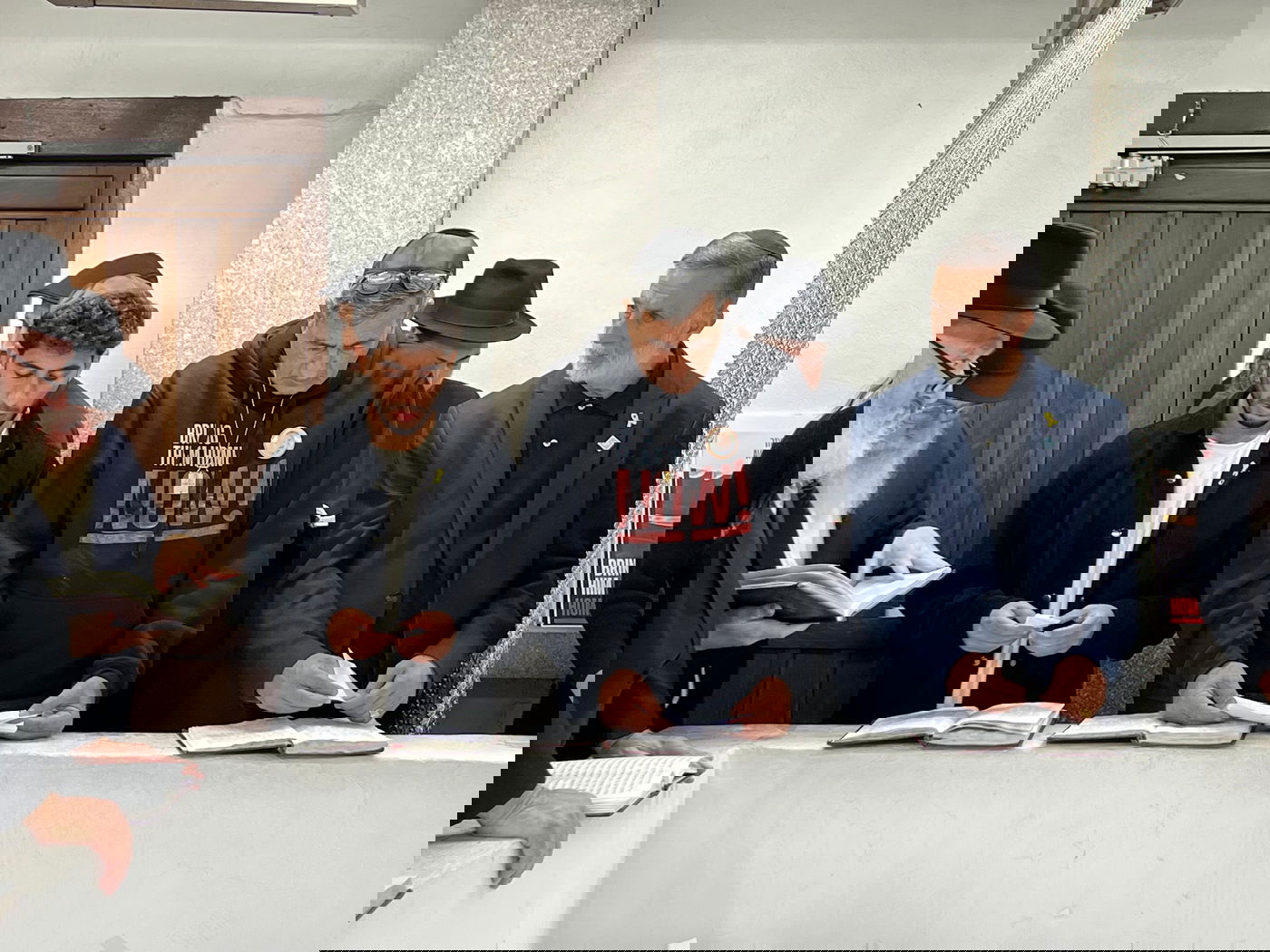 סגירת מעגל מרגשת: נועה ארגמני ומשפחות החטופים הגיעו לאוהל הרבי מליובאוויטש