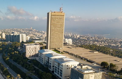 נערכים להסלמה בצפון: "מי שעובד מעל קומה 5 - שלא יגיע"