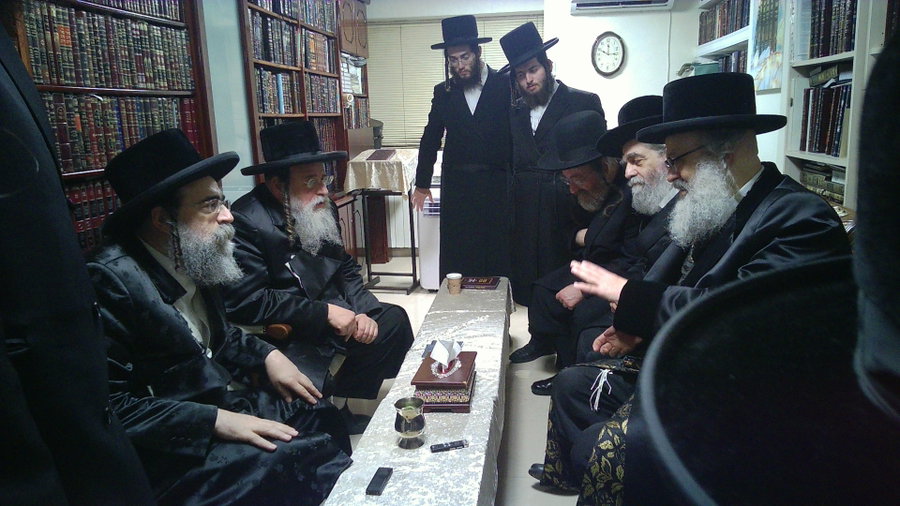 ניחום אבלים אצל אב"ד ליעזש