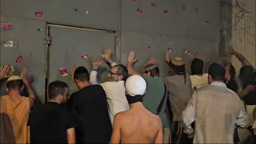 ההפגנה הסוערת בבית ליד