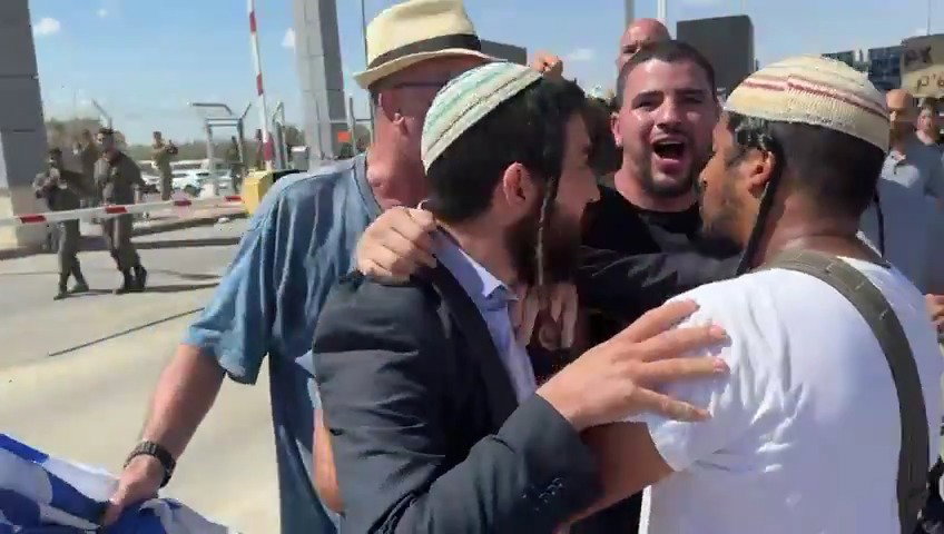 ח"כ צבי סוכות בשדה תימן