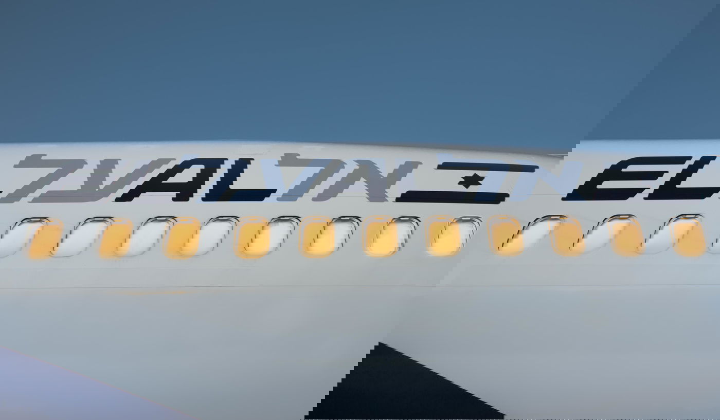 טיסת אל על הוארה בצהוב לציון 300 ימים שהחטופים בשבי