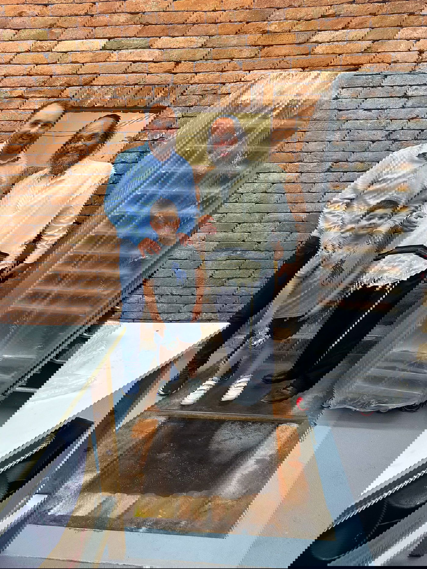 הקוויטעל התקבל - חבר הפרלמנט הבלגי בא להודות בציון