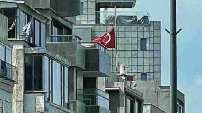 מחווה לאיסמעיל הנייה: שגרירות טורקיה בת"א בצעד של אבל