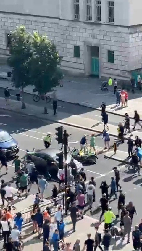 שוטר מותקף בליברפול 