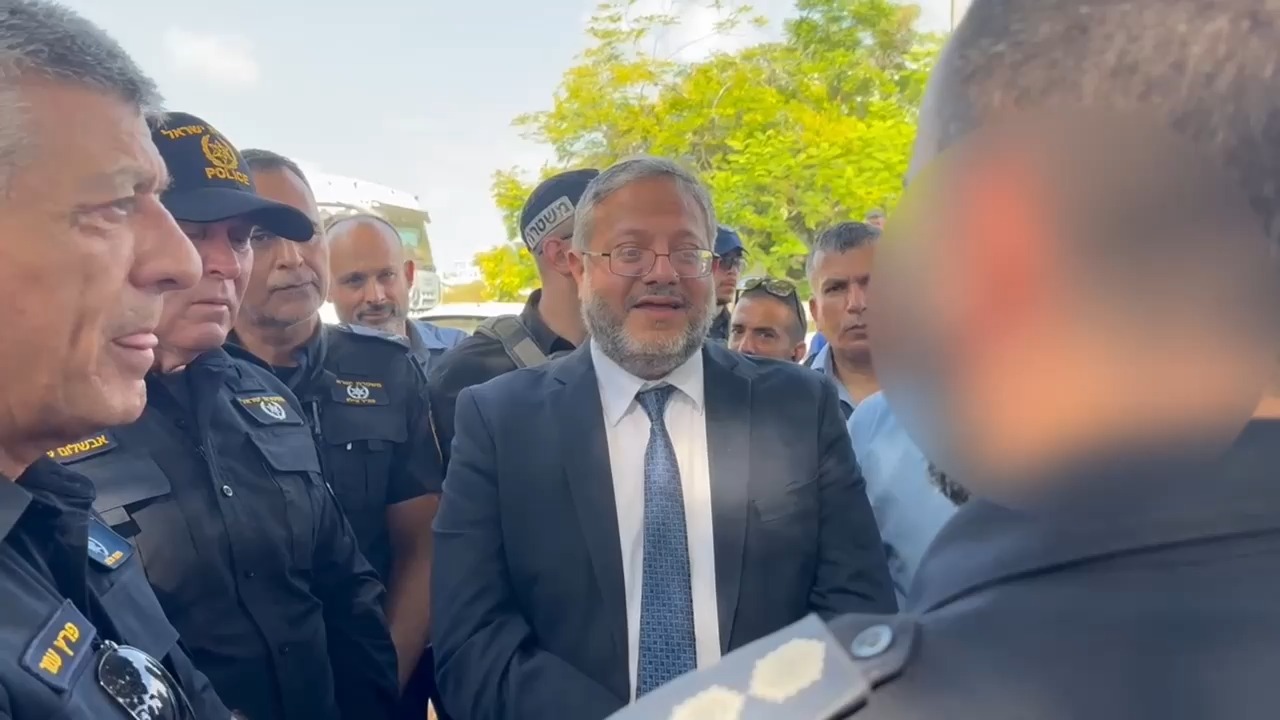 השר איתמר בן גביר והקצין שנטרל את המחבל