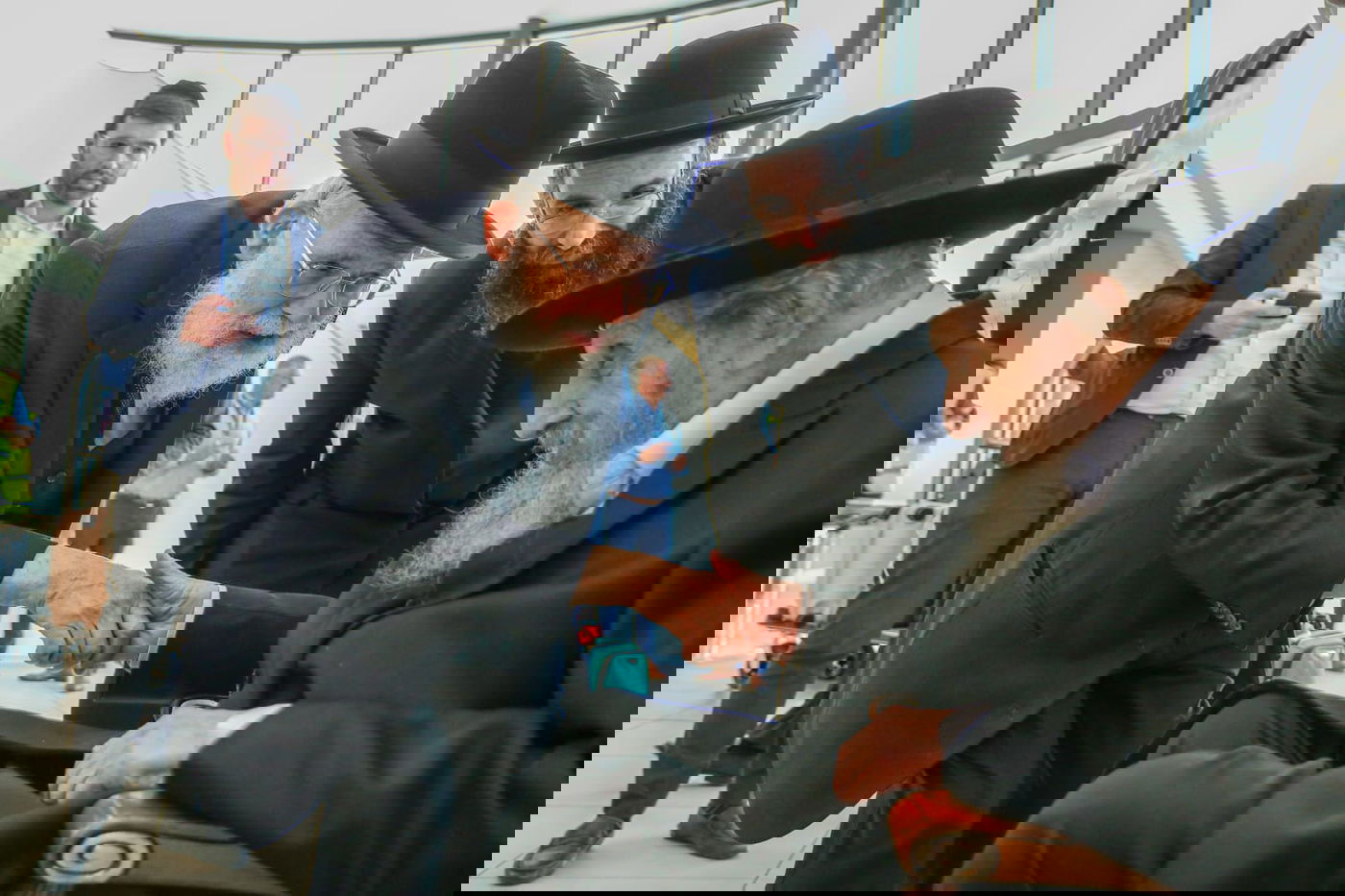 56 שעות גלות; עשרות פגישות ודינרים: 'כיכר' עם סיכום מרתק ממסע המנהיג הליטאי לאנגליה