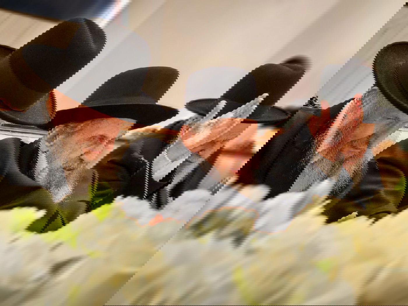 56 שעות גלות; עשרות פגישות ודינרים: 'כיכר' עם סיכום מרתק ממסע המנהיג הליטאי לאנגליה