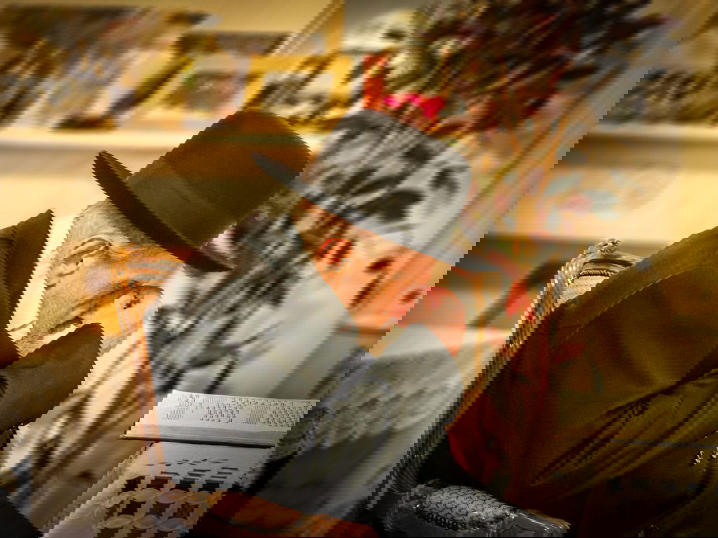 תפילת ערבית באכסנייה אצל הנגיד בן ציון פרישוועסר