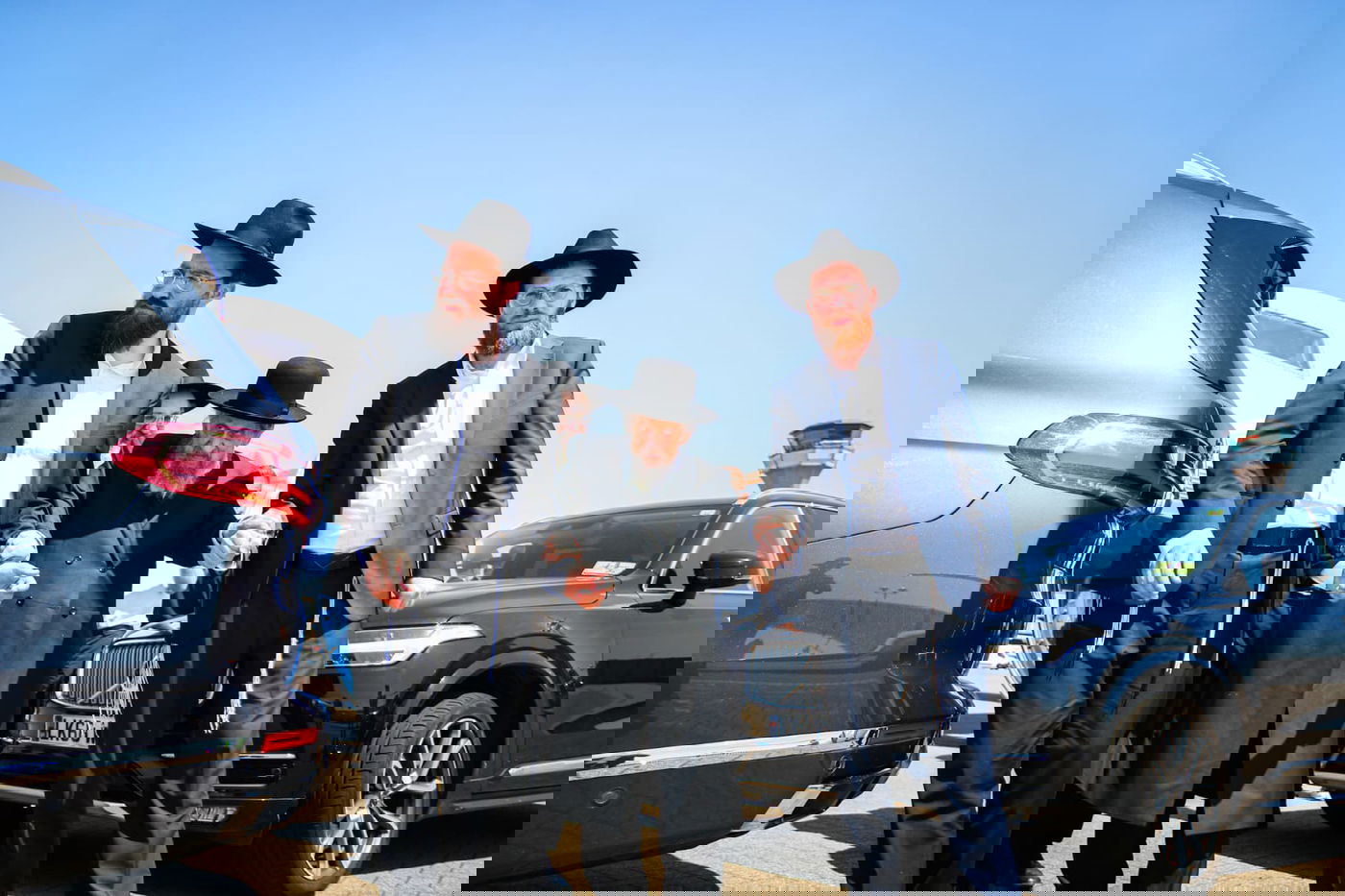 בירידה מהמטוס בשדה התעופה לוטון - אנגליה