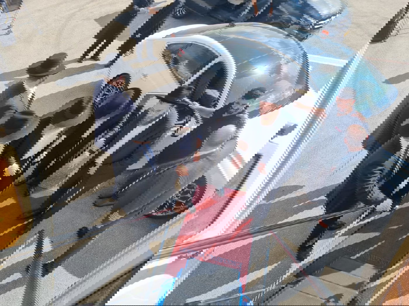 בעלייתו למטוס