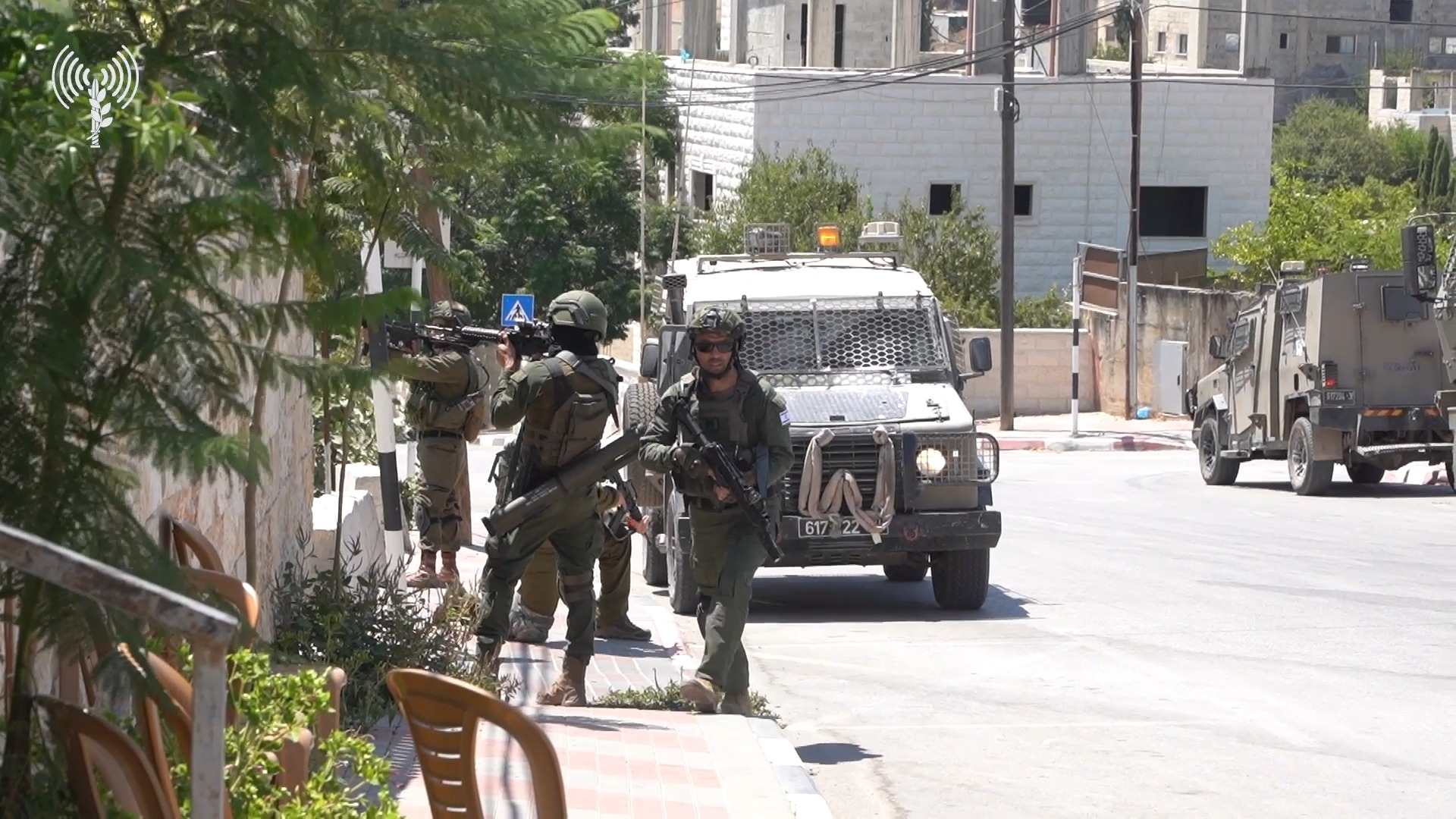 לוחמי צה"ל במשימת מיפוי בית המחבל שביצע את הפיגוע הבוקר בחולון