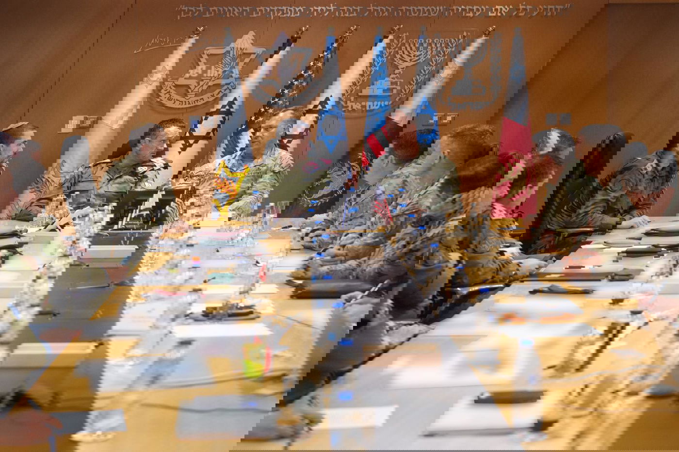 מייקל קורילה עם הרמטכ"ל לשעבר. 