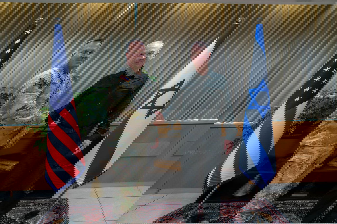 הגנרל קורילה עם שר הביטחון גלנט