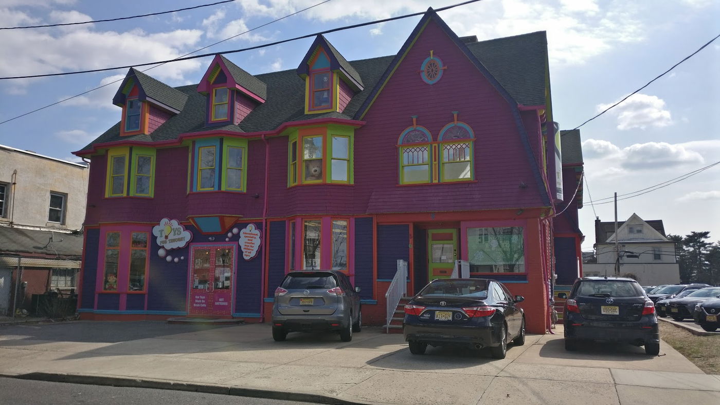 ואולי תרצו לקנות את הבית הצבעוני הזה שצילמתי בליקווד