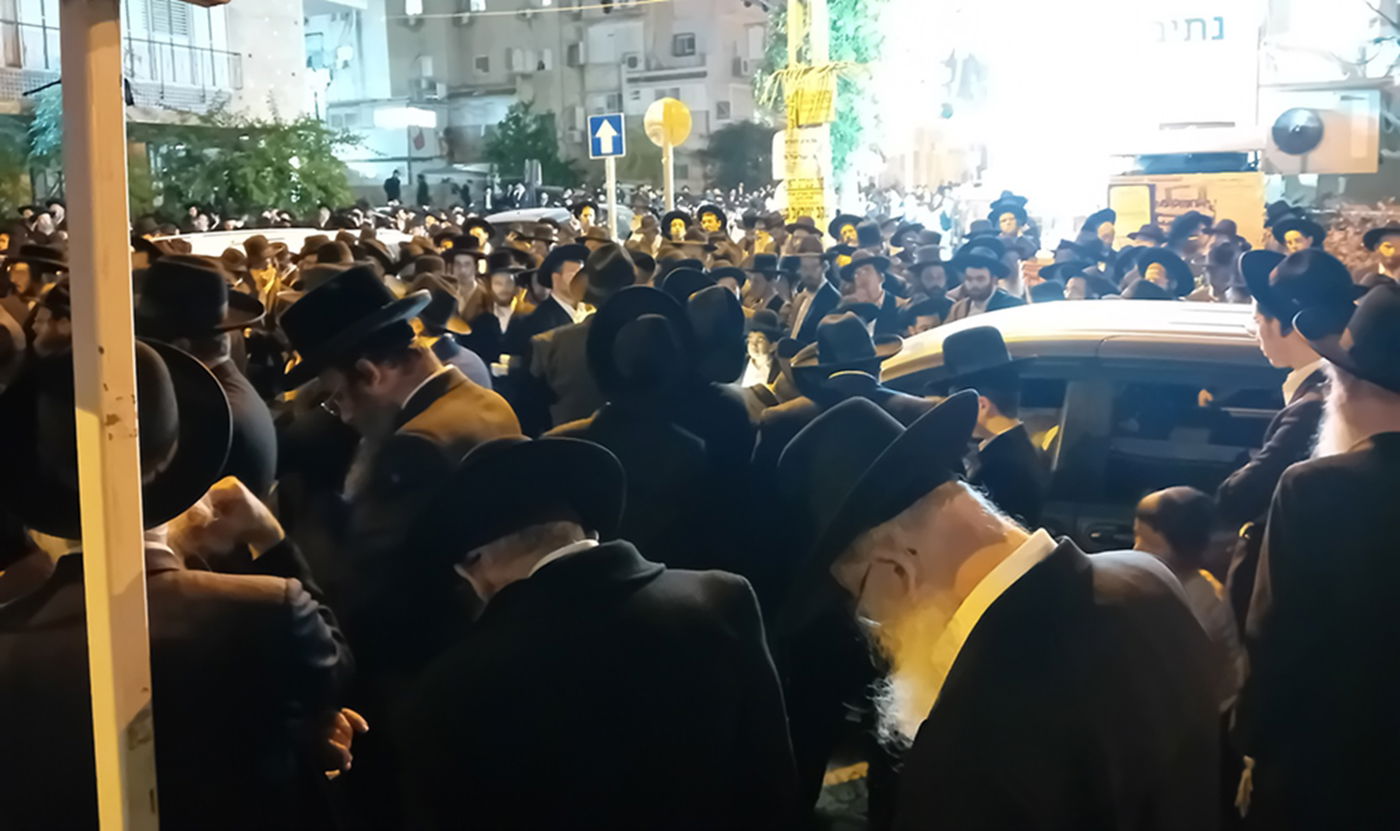 ראש מינהלת הר הבית הרב שמשון אלבוים בלווייתו של הגרי"י פוזן זצ"ל