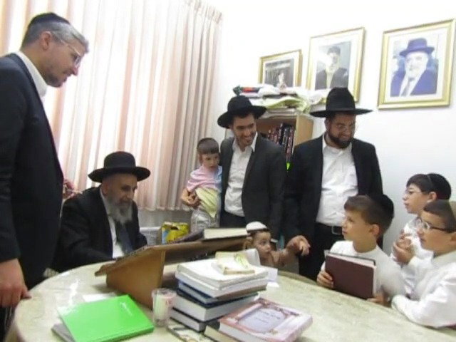 הגר"מ צדקה והילדים
