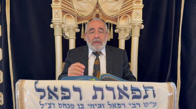 הרב שלמה זביחי בפרסית על 'דברים' • צפו 