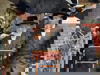 הרבי מליסקא בפתח בית מדרשו בב"פ