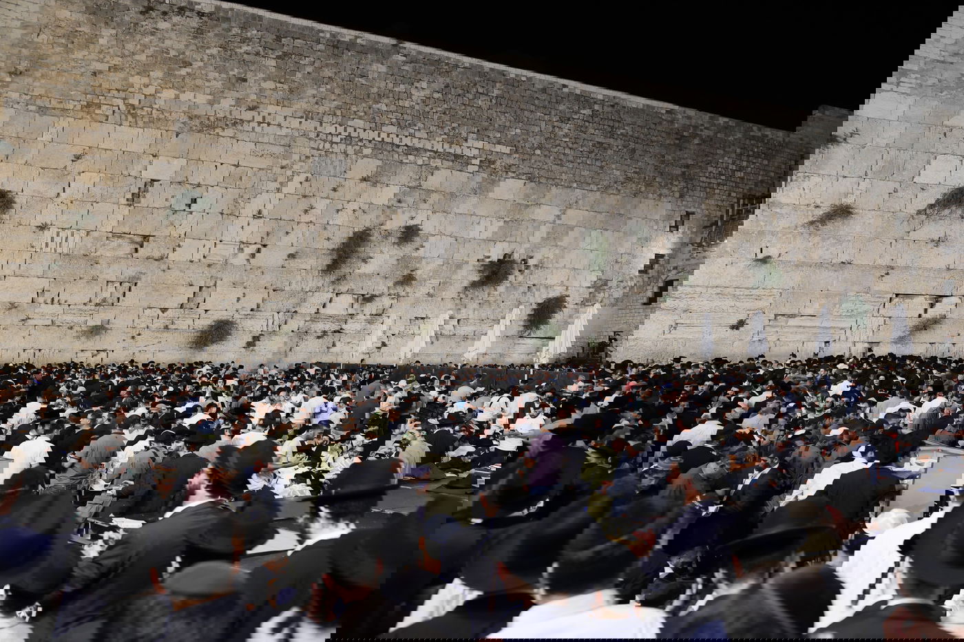 תיעוד ראשון: פוליטיקאים ועמך בית ישראל מתאבלים בכותל