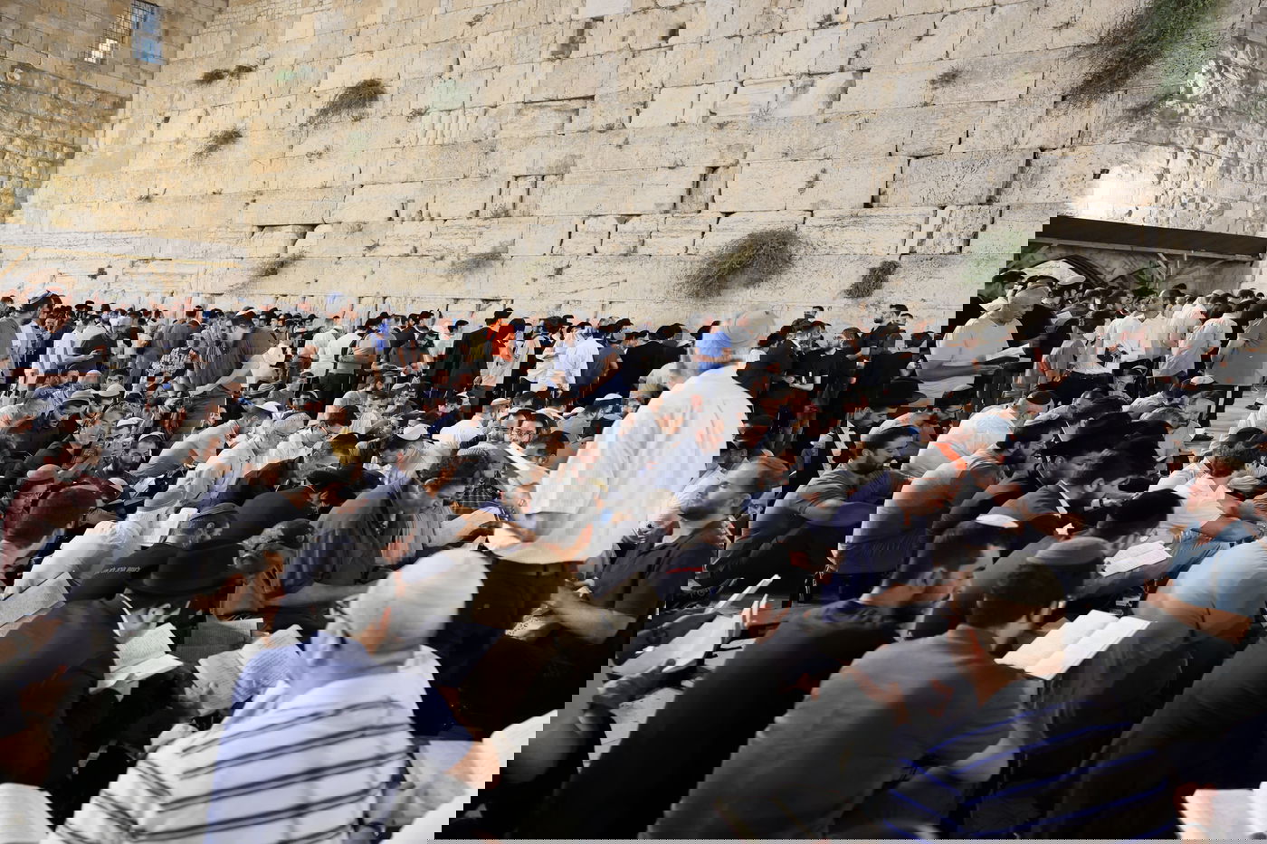תיעוד ראשון: פוליטיקאים ועמך בית ישראל מתאבלים בכותל