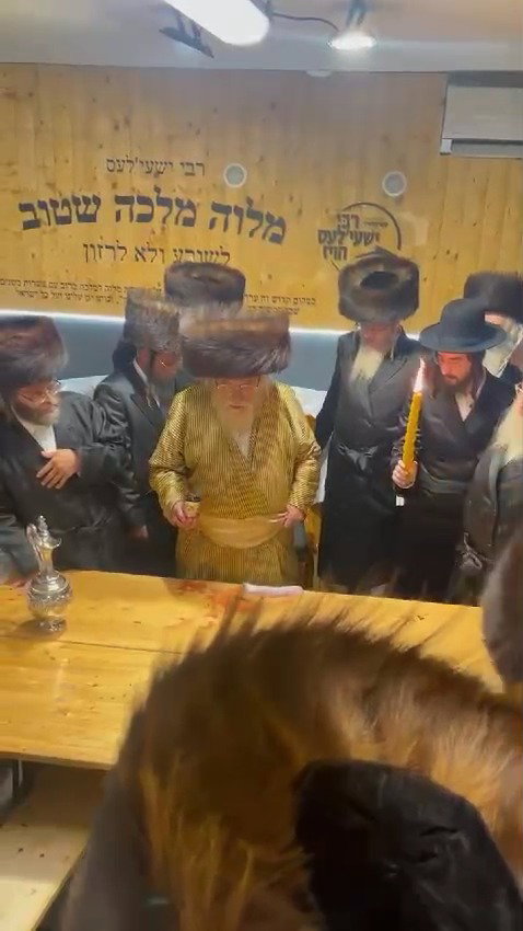 האדמו"ר מתולדות אהרן שבת בקערסטיר
